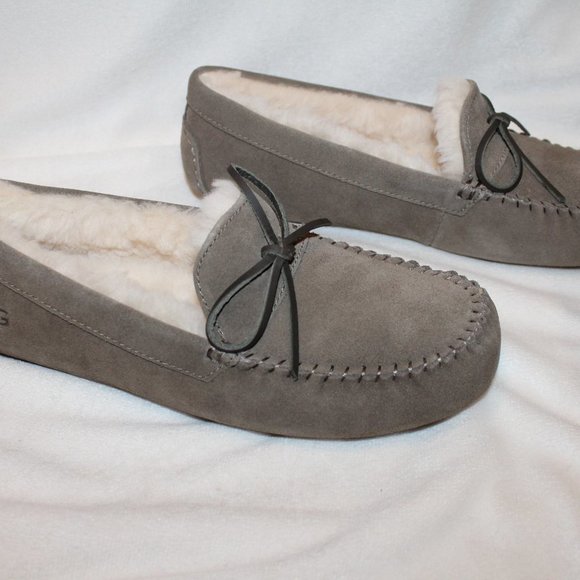 NEW UGG‎ MEN\'S SUEDE SHEARLING SLIP ON TIE SLIPPERS FAWN BROWN TAN main image 4